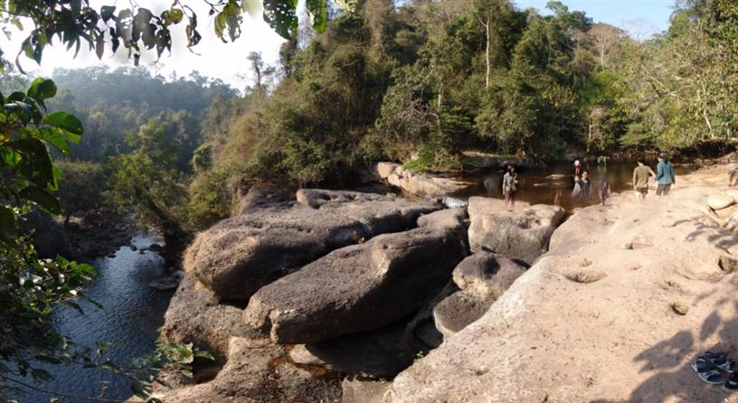 Relaxen bij de Haew Suwat waterval in het Khao Yai Nationale Park, Thailand